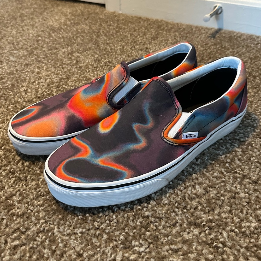 Hardly worn and mint condition!